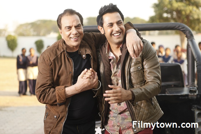 Dharmendra in Double di trouble