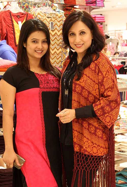 Sara Shrawan & Kishori Shahane at Max 15 collection
