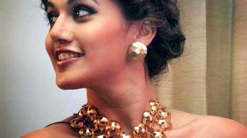 Taapsee-Pannu-Accessories2