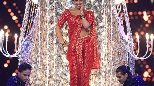Priyanka performs at the awards nite