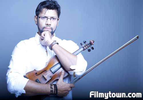 Sandeep Thakur encourages youth to learn to play violin