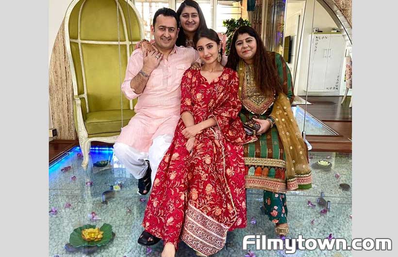 Dhwani Bhanushali celebrates Diwali with her family