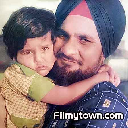 Young Arjan and his father S S Bajwa (former deputy Mayor of Delhi)