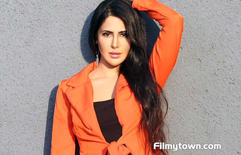 Alina Rai to be seen in 'Lucknow Junction' and 'Sorry I'm Late' - Filmy ...